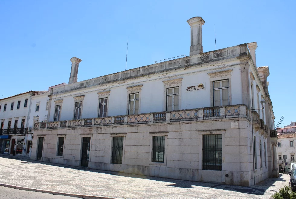Estremoz: Câmara paga quatro mil euros mês por edifício que não utiliza
