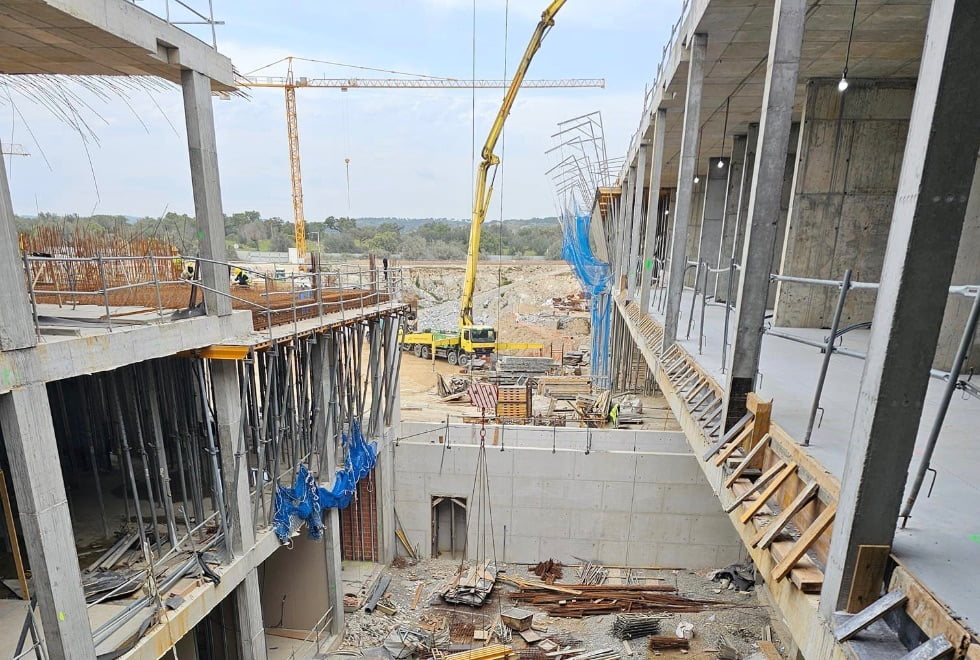 Adiamento das obras do novo hospital deixa PS “preocupado”