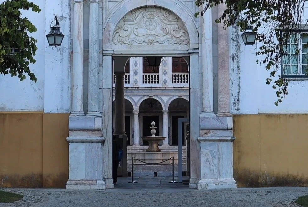 Universidade encerra residências. Bloco exige “alternativas de alojamento”