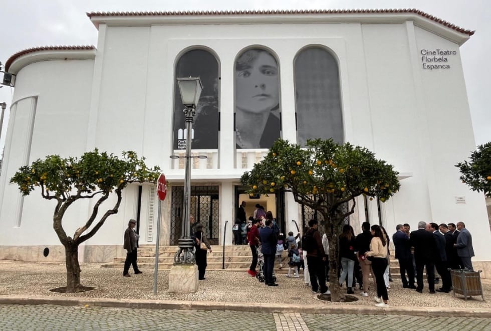 Depois do abandono e do incêndio, aí está o renovado Florbela Espanca