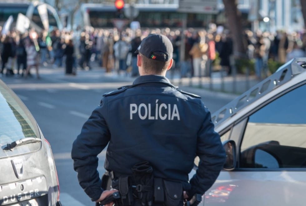 Penas para quem agredir polícias e professores agravam-se a partir de abril