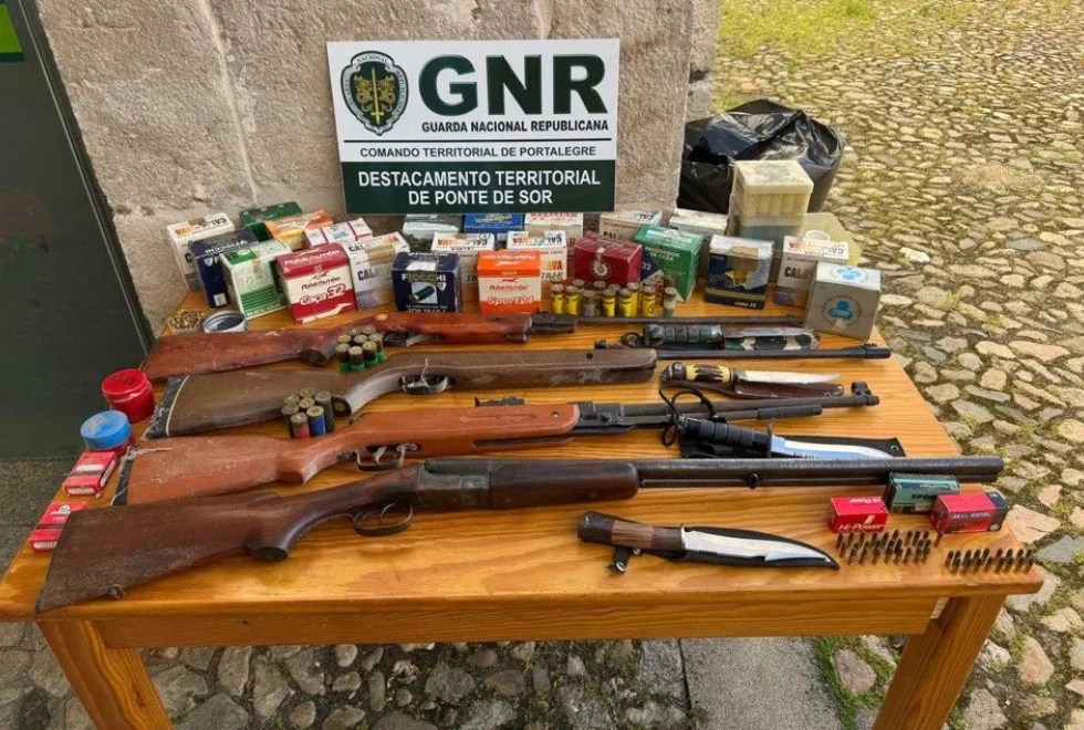 Arsenal caseiro leva à detenção de homem no concelho de Avis