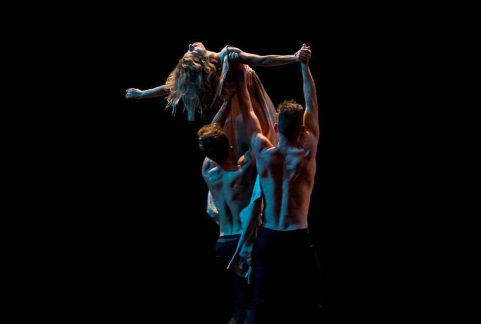 Eco, Narciso e outros espelhos: CDCE estreia “Uncertain Moves”