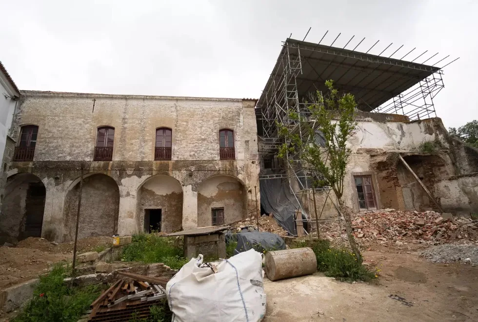 Portugal em obras… no papel. Autarquias a braços com concursos desertos