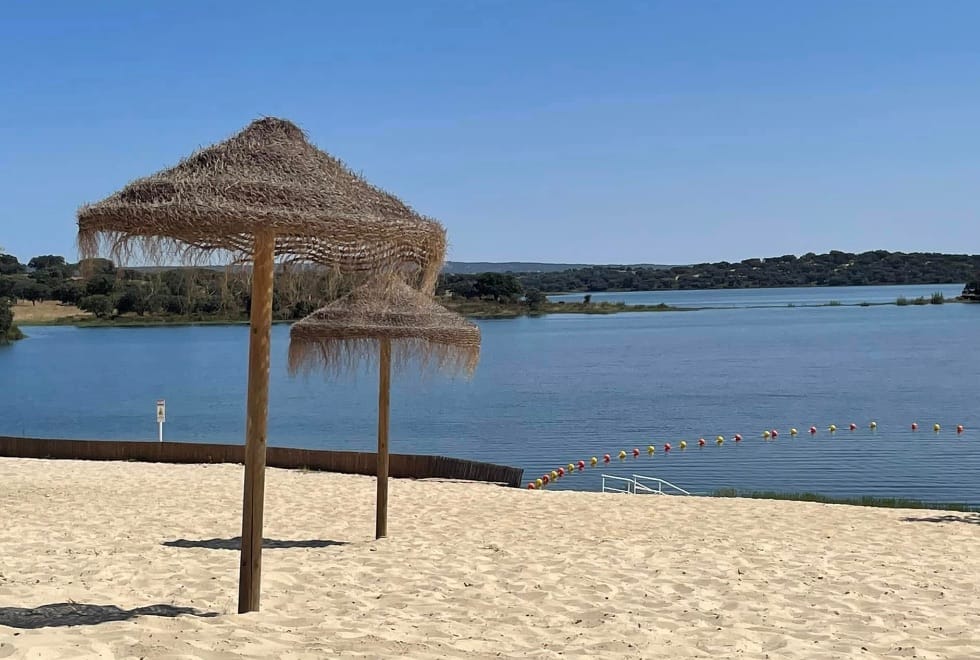 Praia fluvial de Albergaria dos Fuzos conquista Bandeira Azul