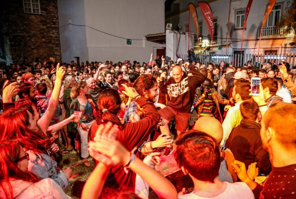 Festival MED junta Dino d’Santiago e Os Tubarões num concerto “único”