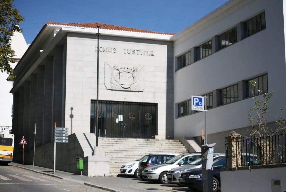 Preso em Estremoz suspeito de molestar crianças em espaços públicos de Sousel