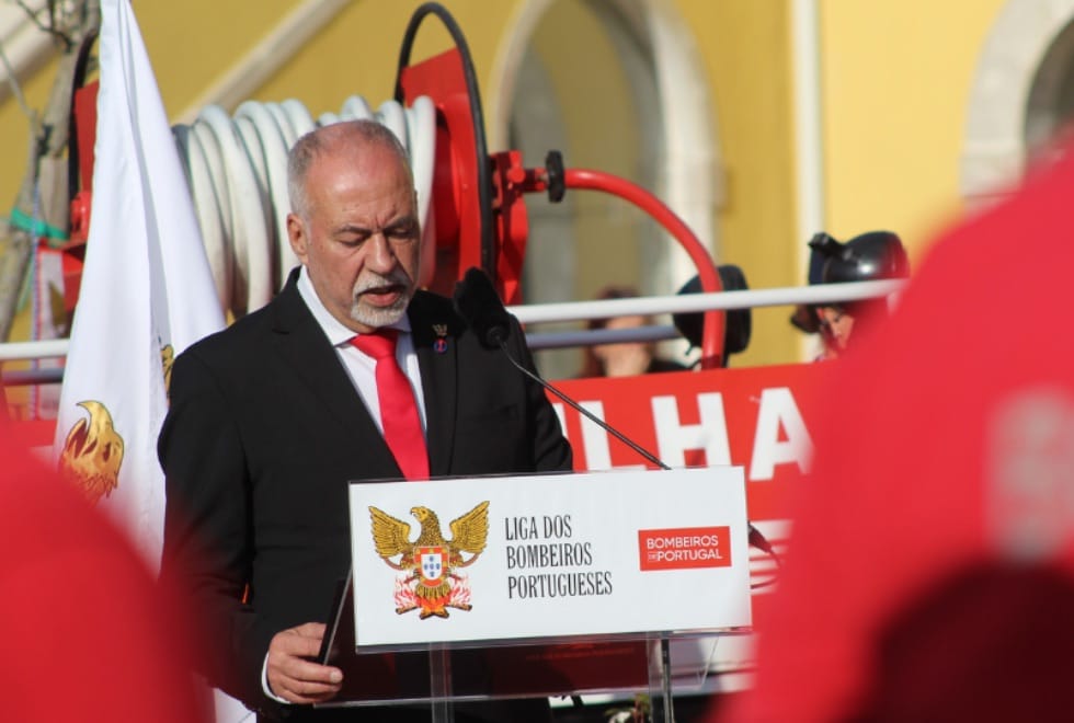 Bombeiros ameaçam parar ambulâncias do INEM por falta de pagamento